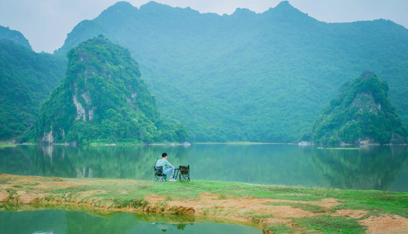 Cảnh sắc tuyệt đẹp của 'Vịnh Hạ Long thu nhỏ' ngay ở Hà Nội 